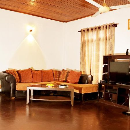 Ariyadasa Guest House ガル エクステリア 写真