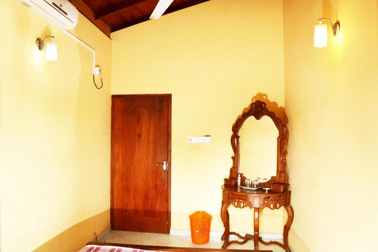 Ariyadasa Guest House ガル エクステリア 写真