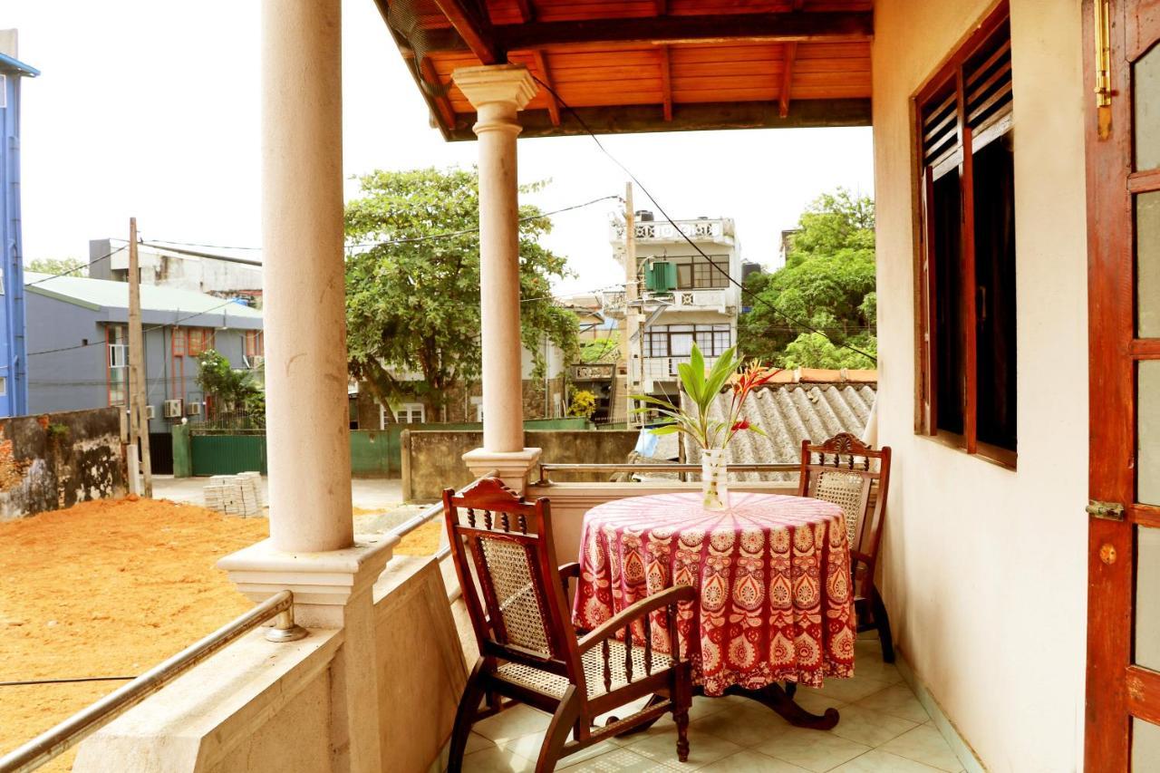 Ariyadasa Guest House ガル エクステリア 写真