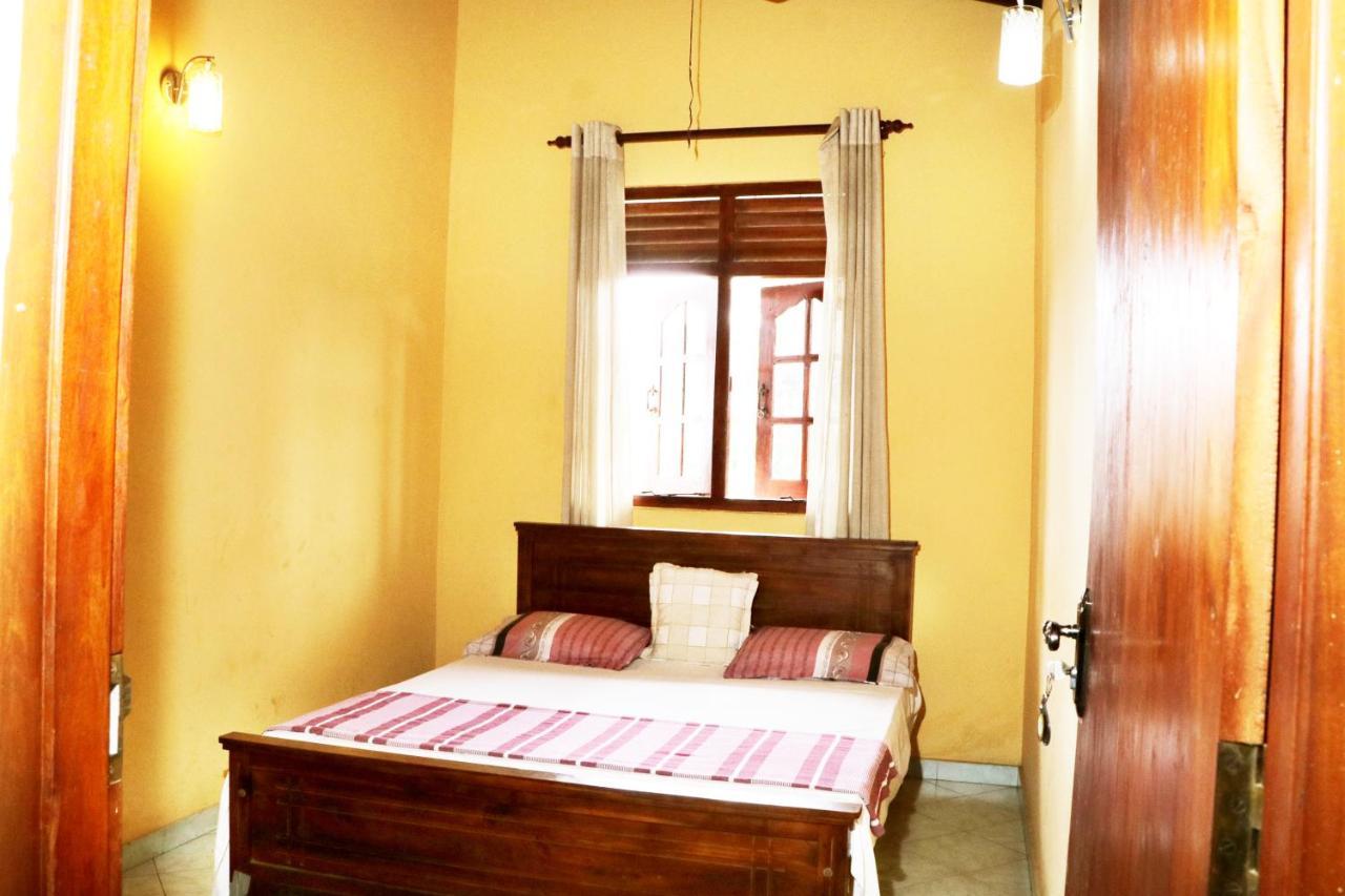 Ariyadasa Guest House ガル エクステリア 写真