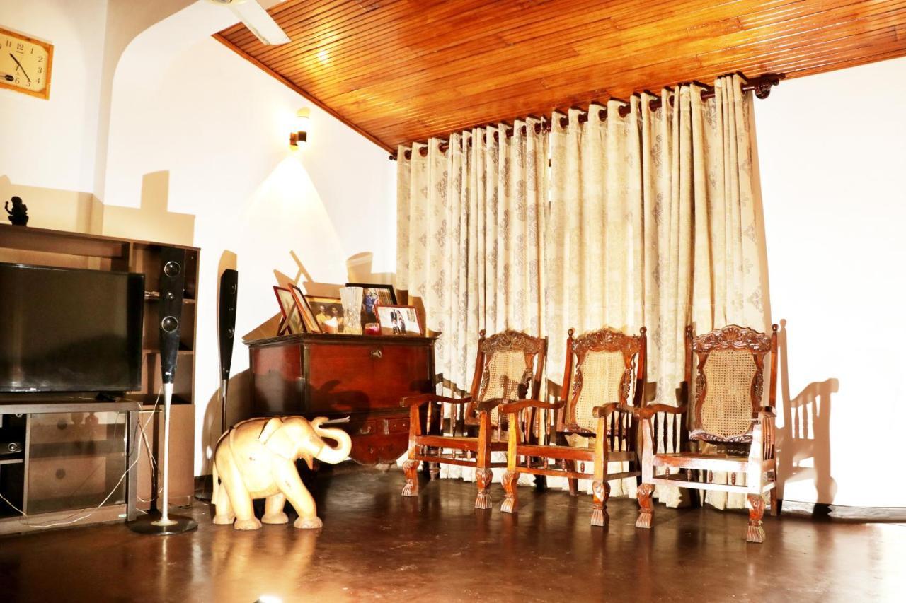 Ariyadasa Guest House ガル エクステリア 写真